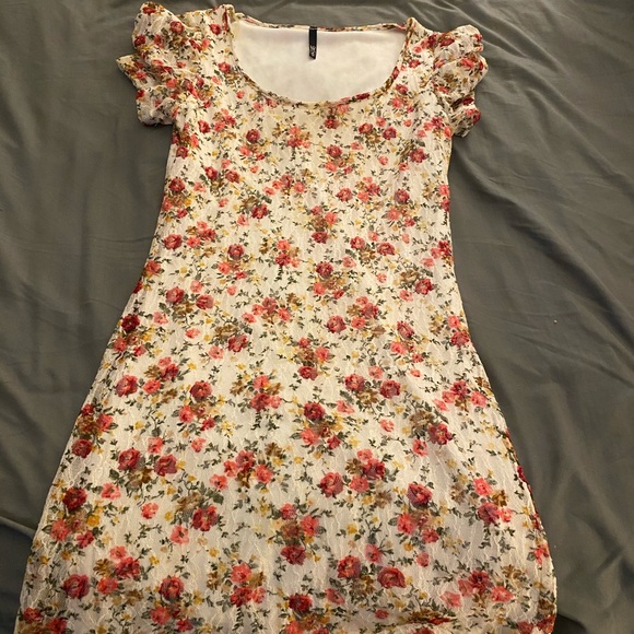 Dresses & Skirts - Floral Bodycon Mini Dress